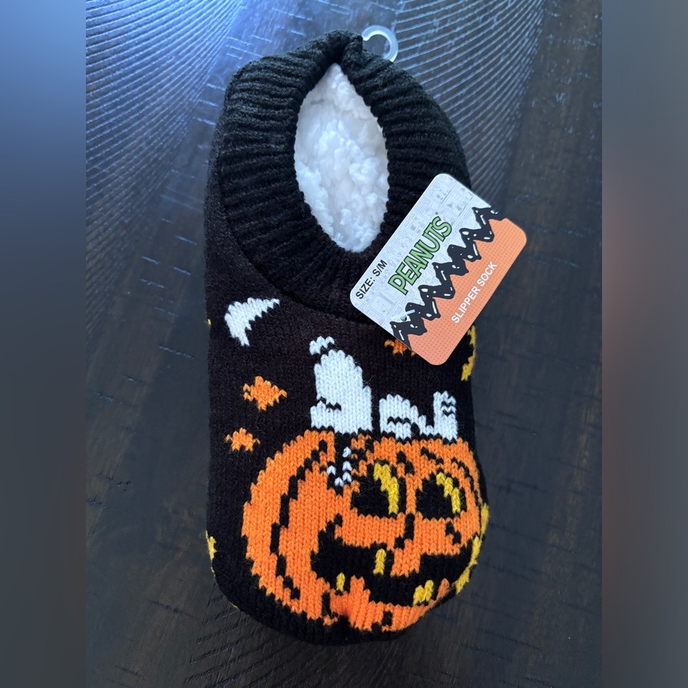 Peanuts Snoopy Halloween Slipper Socks Size S/M NWT